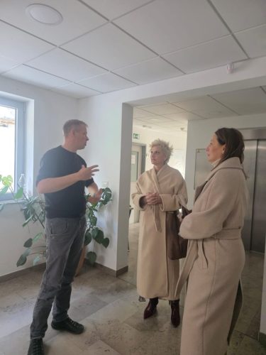 78780141-e95b-4174-892d-92f79d9505a7