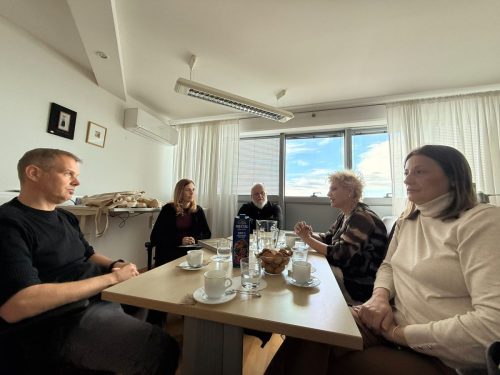 9feff869-7687-428b-9315-60d2a3b20075